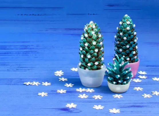 easy pine cone christmas crafts with kids