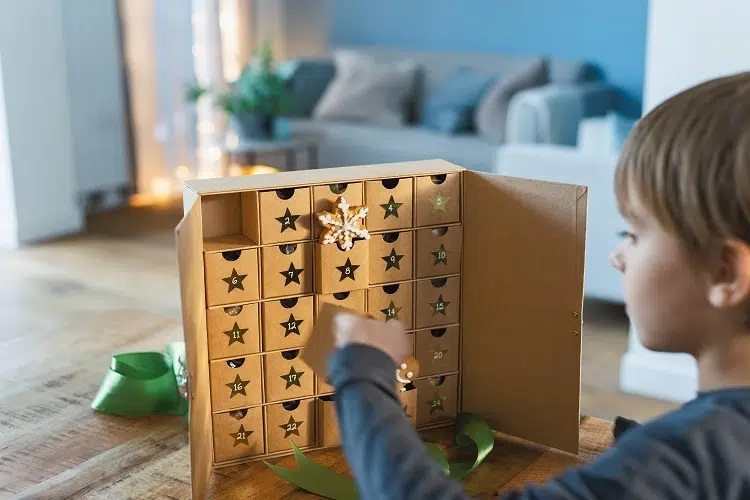 how to make an advent calendar from cardboard