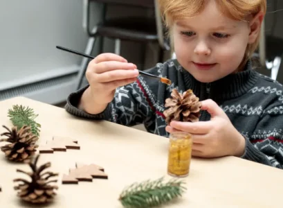 preschool christmas crafts with pine cones
