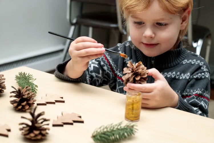preschool christmas crafts with pine cones
