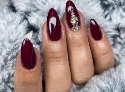 burgundy red nail art ideas for winter manicure designs 2023