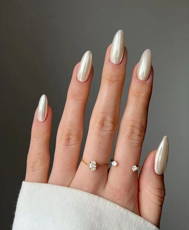 chic gold metallic winter nails 2023 2024