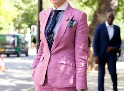 chic work outfits for 50 year old woman ideas for fall 2023