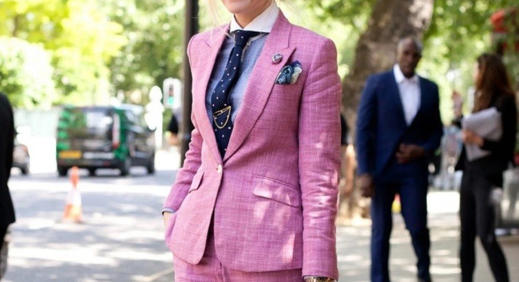 chic work outfits for 50 year old woman ideas for fall 2023