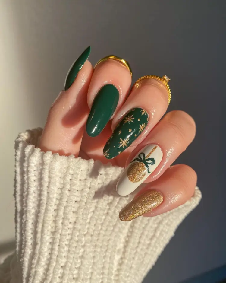 christmas manicure pine green gold glitter festive decoration
