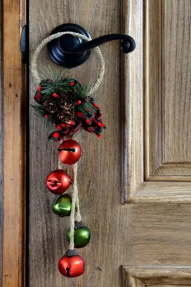 decorate the front door easily without drilling and gluing