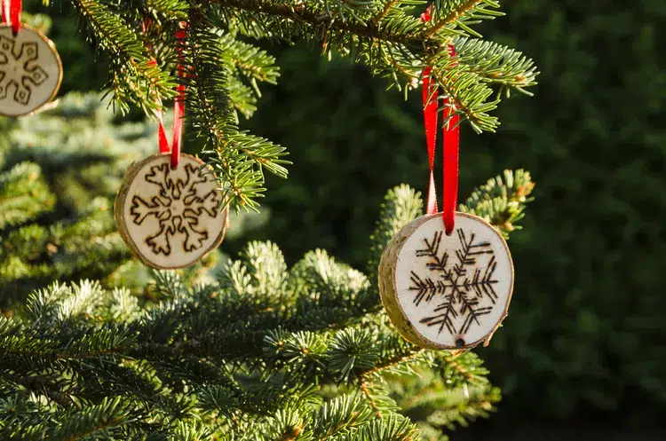 diy christmas decor tree ornament crafting wood engraving