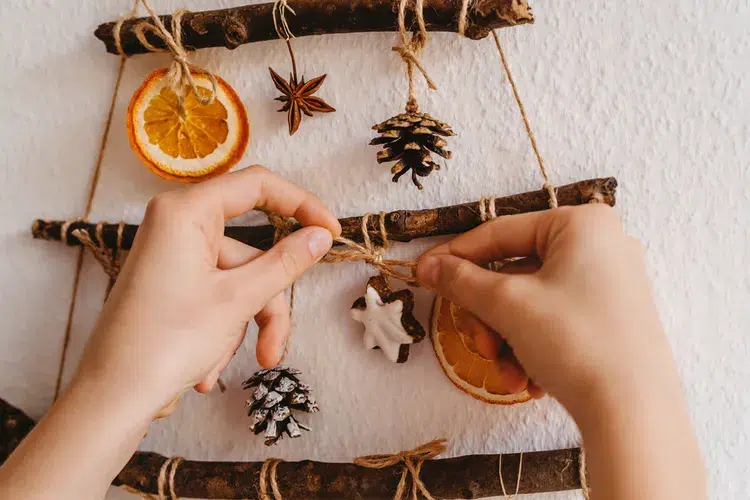 diy christmas tree toys rustic wooden aesthetic pine cones dried oranges cookies star anise