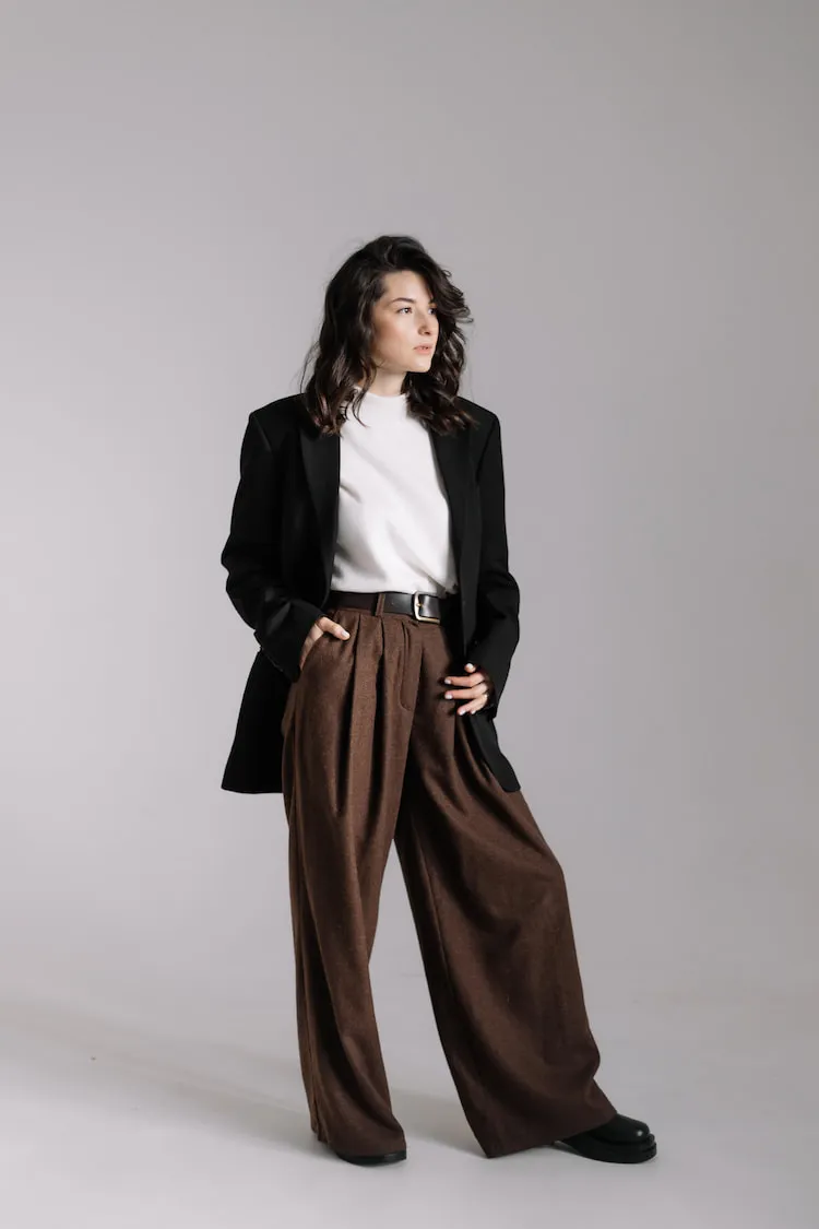 everyday casual fall winter outfit white turtleneck black oversized blazer brown pants