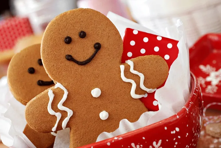 gingerbread cookies decorating
