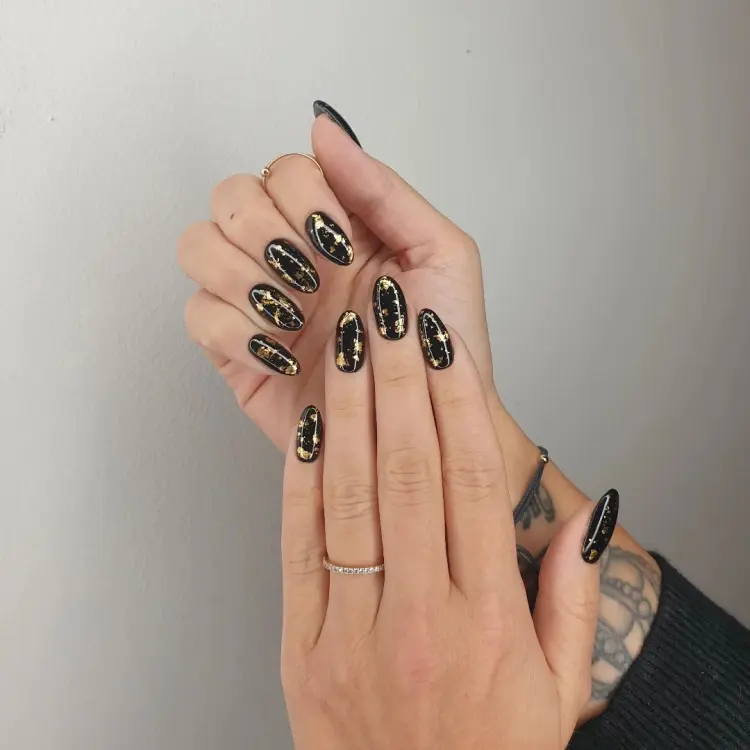 manicure dourada e preta ideias de decoração de nail art para véspera de ano novo