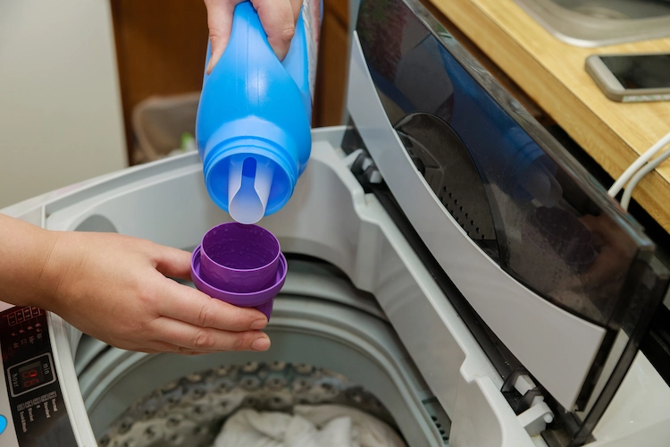 how to avoid statically charged clothes fabric softener vinegar solution