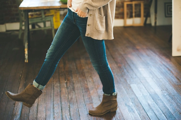 how to wear boots with jeans how to style trendy outfits