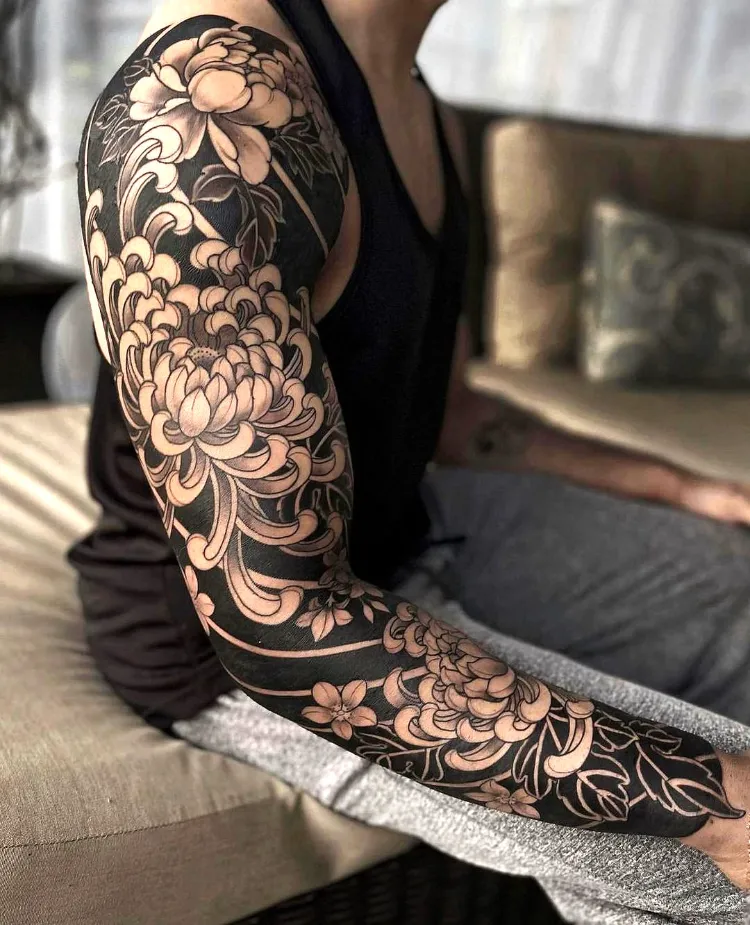 japanese chrysanthemum tattoo irezumi filling black design