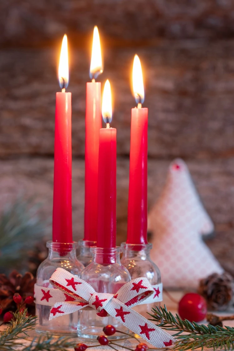 last minute advent wreath made of small bottles red candles and bow