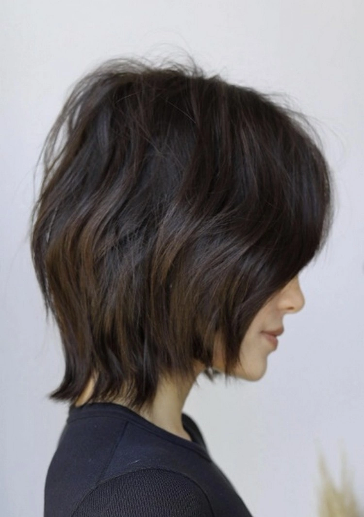 layered shoulder length hair wolf cut for thin and thick manes