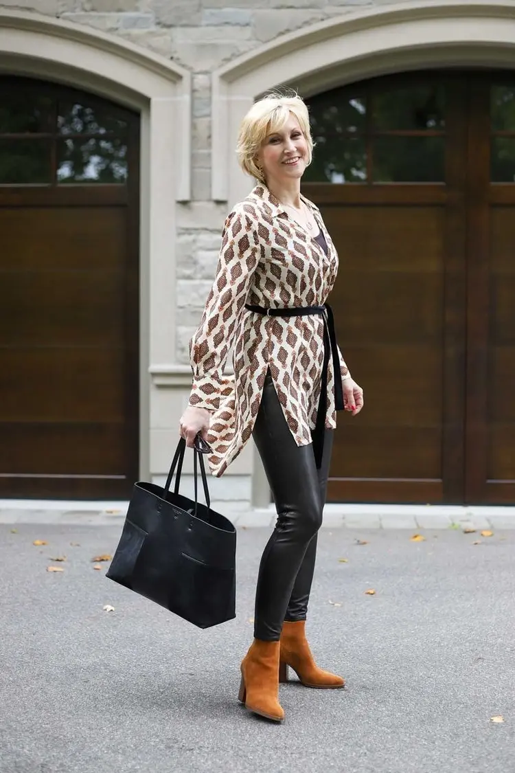 outfit con leggins de cuero para mujeres mayores de 50 outfits otoño invierno