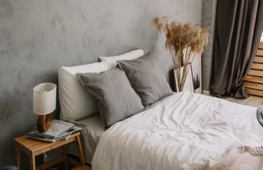 making a bedroom cozy on a budget bedding in neutral colors organic materials