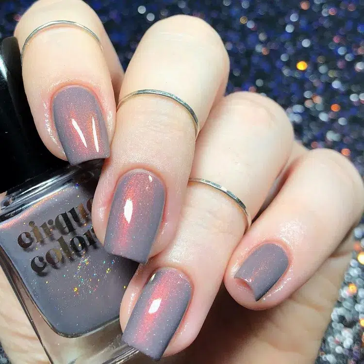 manicure gel gray taupe pink metallic nails nail polish trend winter 2023