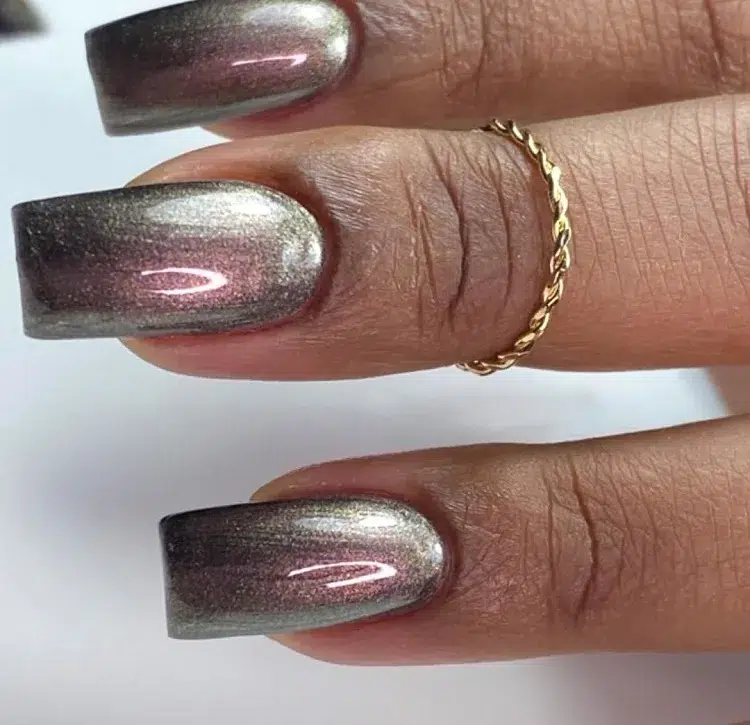manicure gray taupe effect metallic nails