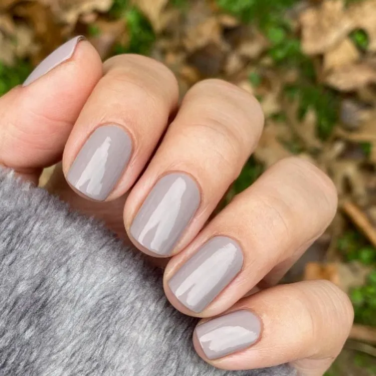 manicure trend nails color taupe fall winter 2023