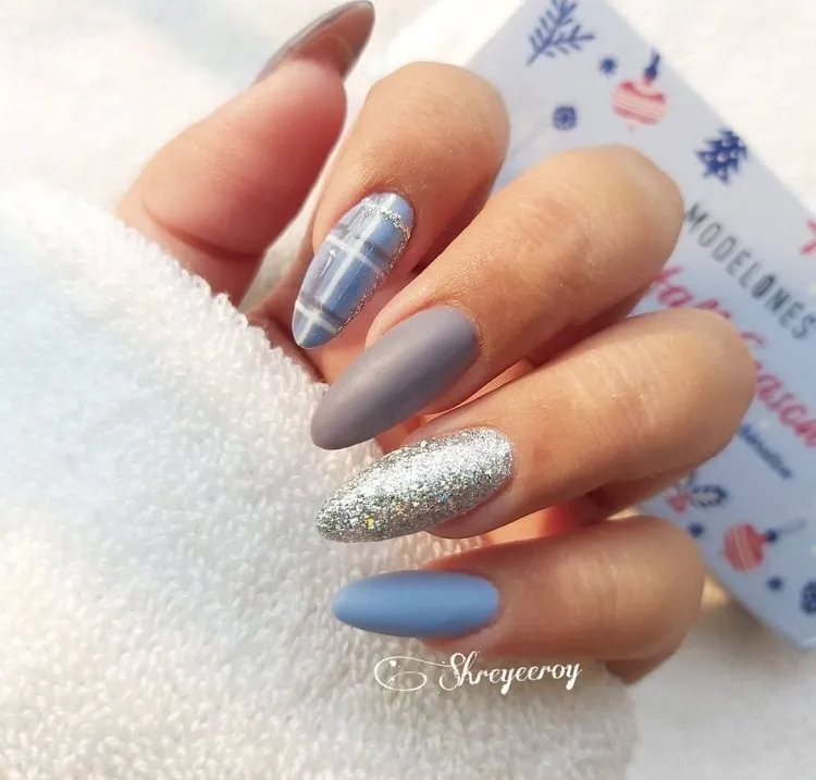 manicure trend november 2023 winter decoration long nails nail art grey silver blue christmas