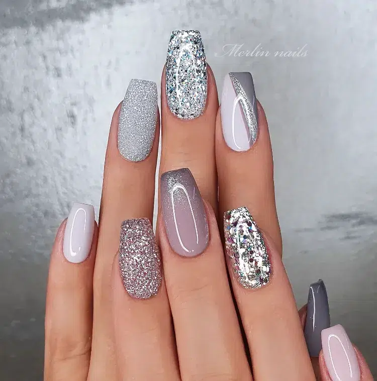 manicure trend winter 2023 nail art silver gray pink