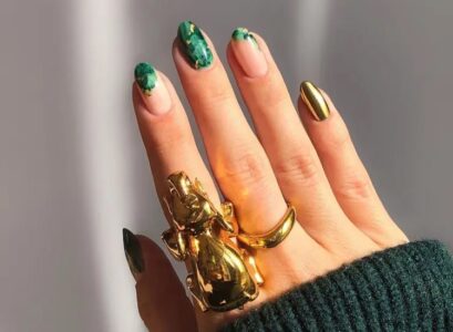 marble effect green christmas nails 2023 gold foil decorations