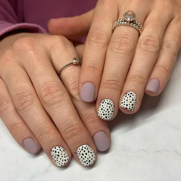nail art pink taupe animal patterns short nails trend manicure winter 2023