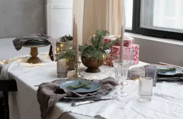 natural minimalist modern christmas table decoration idea 2023