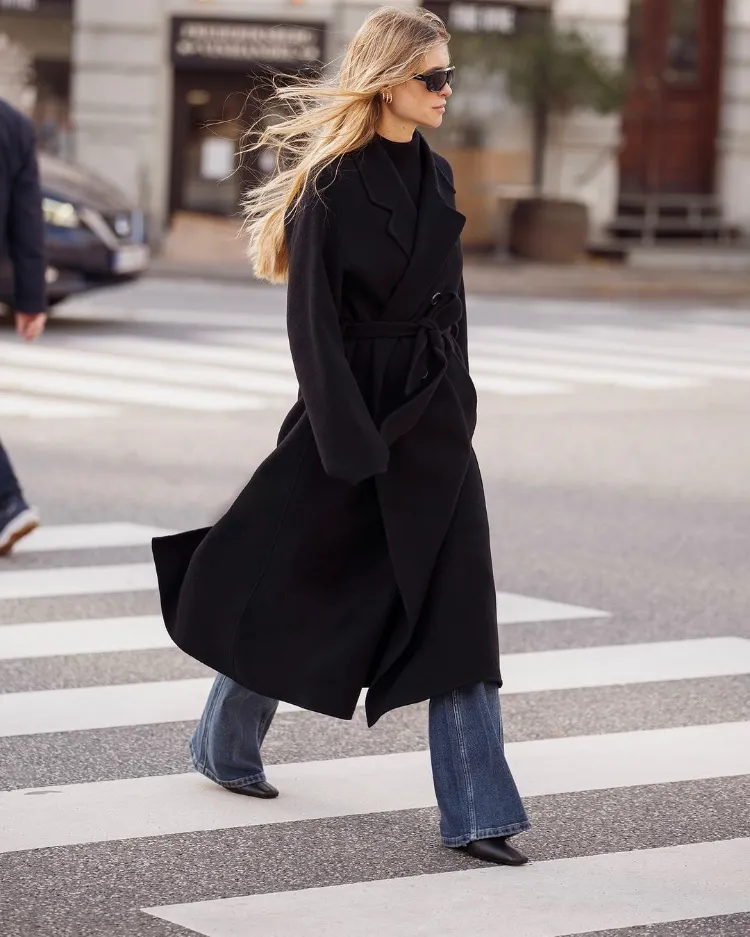 oversized long black coat trend old money winter outfits 2023 2024