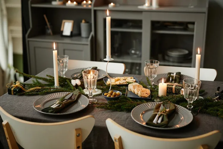 pine branches christmas table decoration minimalist elegant tableware