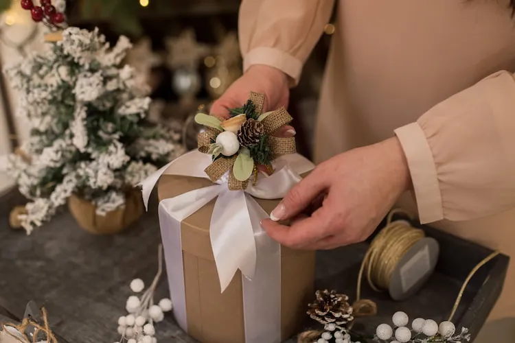 round box satin bow gift wrapping idea christmas 2023