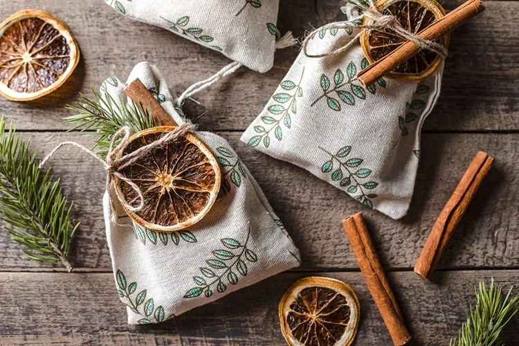 small christmas gift wrapping idea cotton pouch dried oranges
