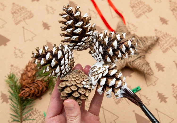 star craft with pine cones for christmas decorations