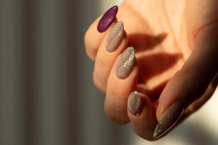 taupe burgundy velvet nails design december 2023