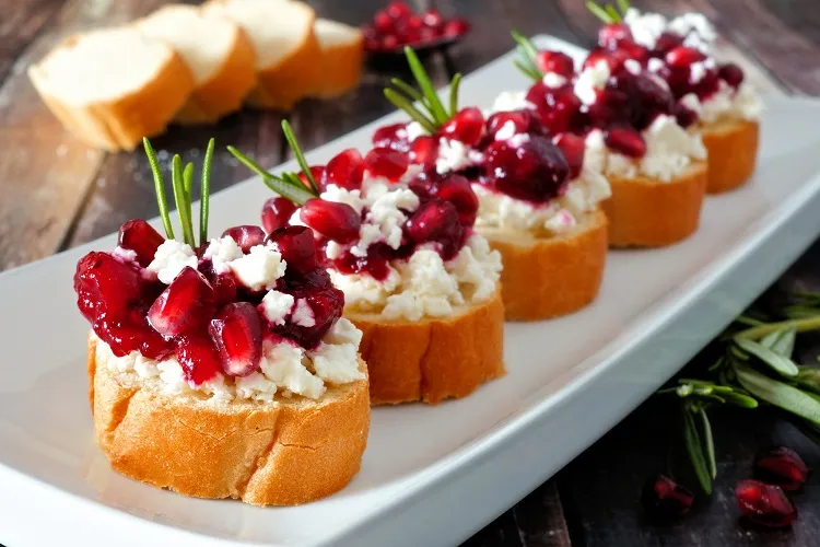 thanksgiving appetizers with feta cheese berries fruits