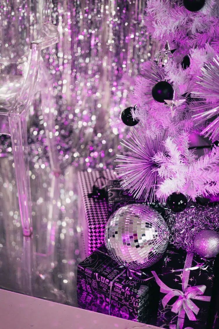 the comeback of lilac and purple for christmas decoration trend 2023