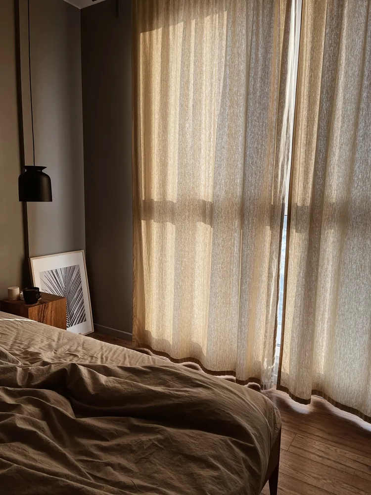 using curtains to create cozy bedroom atmosphere on a budget