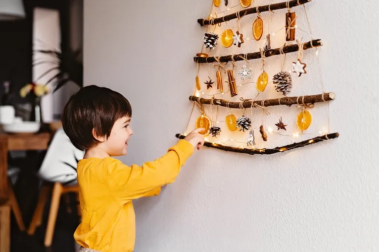wall christmas tree for cat owners