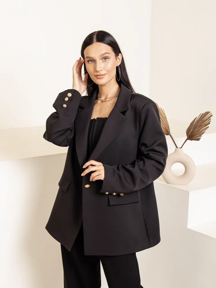 wear black pantssuit with oversized blazer woman baptism outfit fall winter 2023