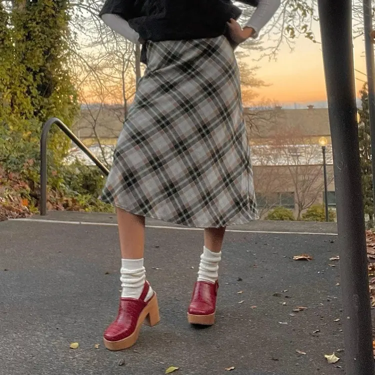 wear clogs with a skirt