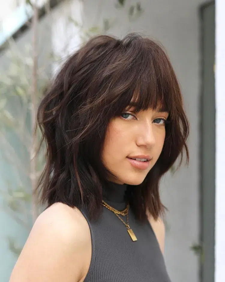 winter trend 2023 long shaggy bob with thick curtain bangs