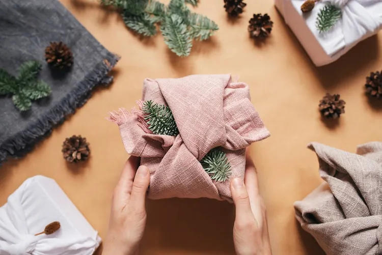 zero waste organic cotton fabric christmas present wrap idea 2023