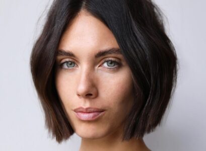 90s bob effortless waves trendy hairstyle idea shor hair 2024