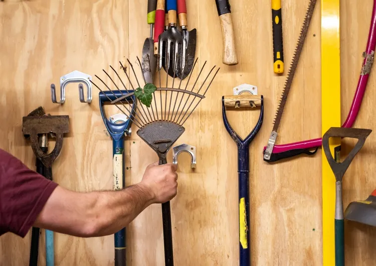 clean and store your garden tools