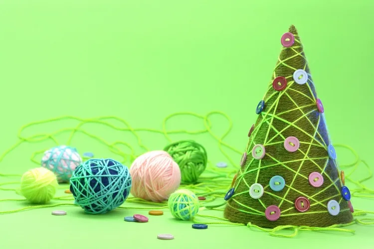 diy christmas decorations with yarn ideas for your festive decor