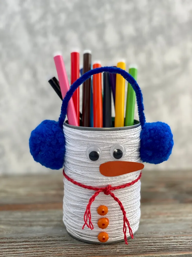 diy christmas decorations with yarn tin can snowman pen holder
