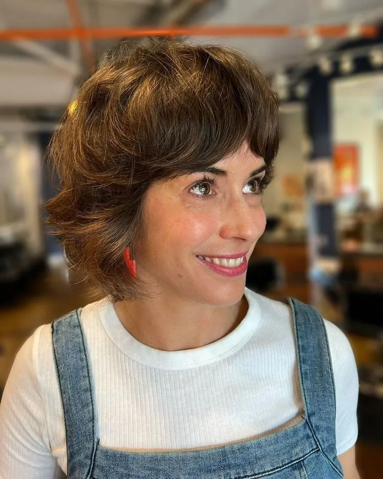 hair trends 2024 short layered bob with wispy edges