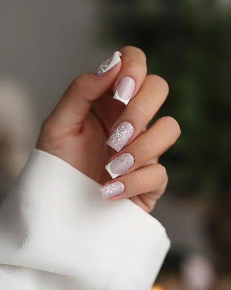 square christmas nails ideas come in a variety of styles and techniques